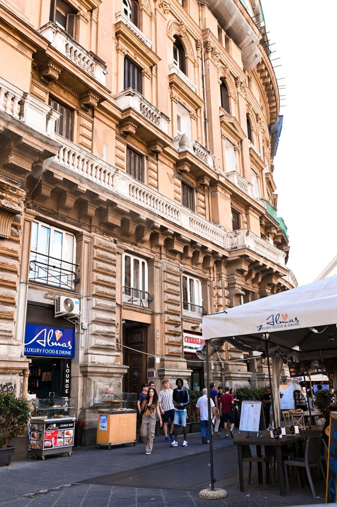 Bovio Square Xiv Affittacamere Napoli