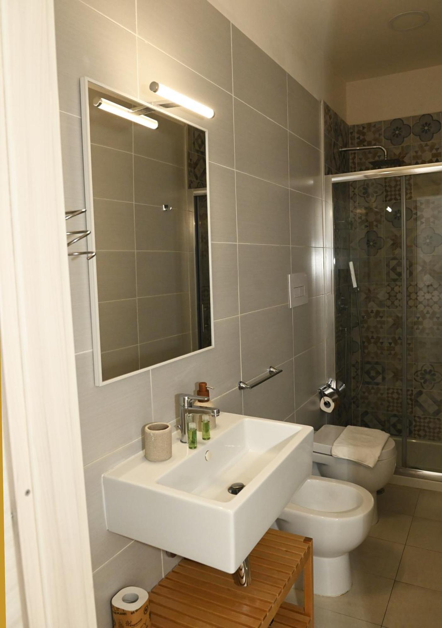 Bovio Square Xiv 2*